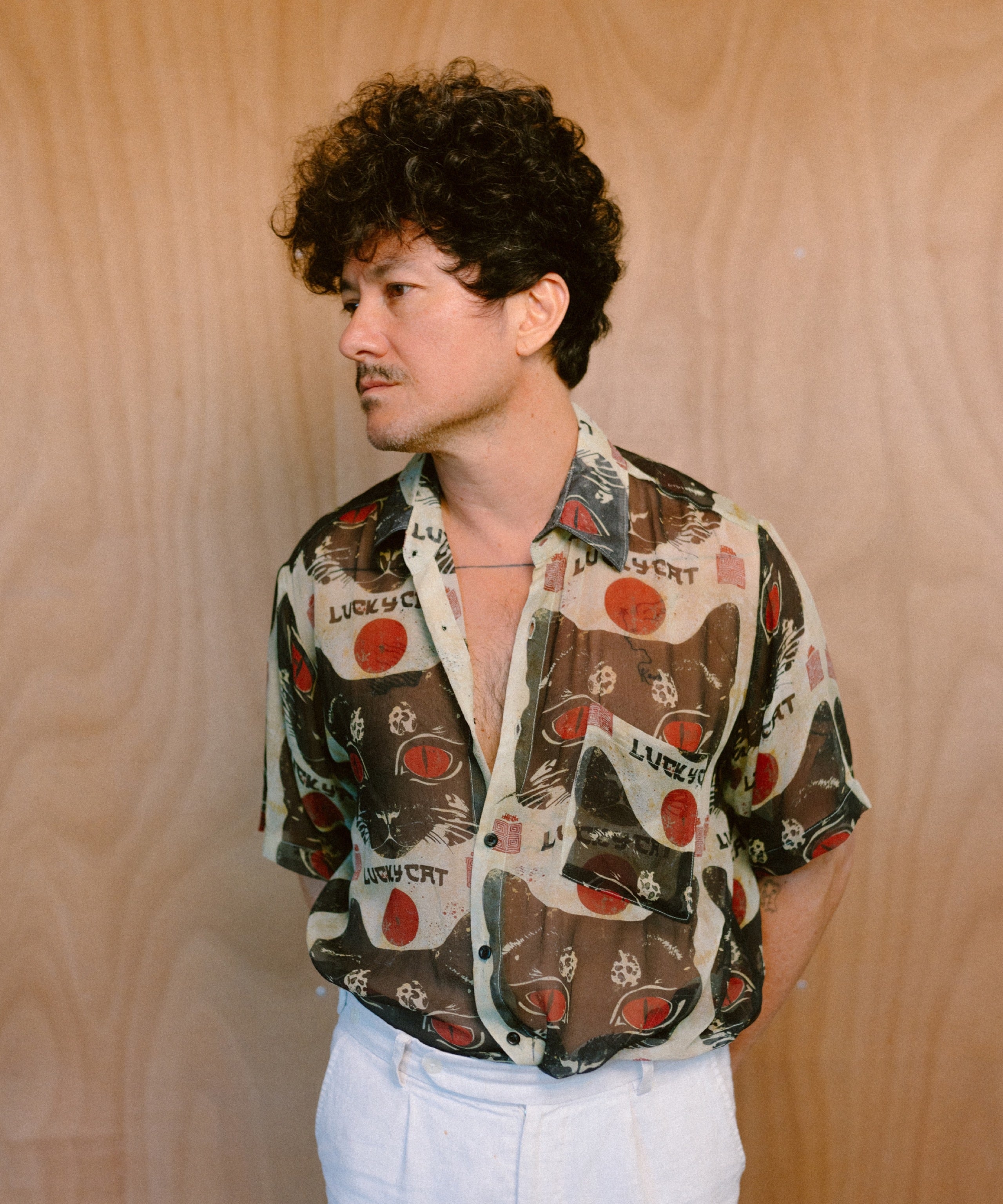 Man wearing the Lucky Cat shirt by Leon Dream