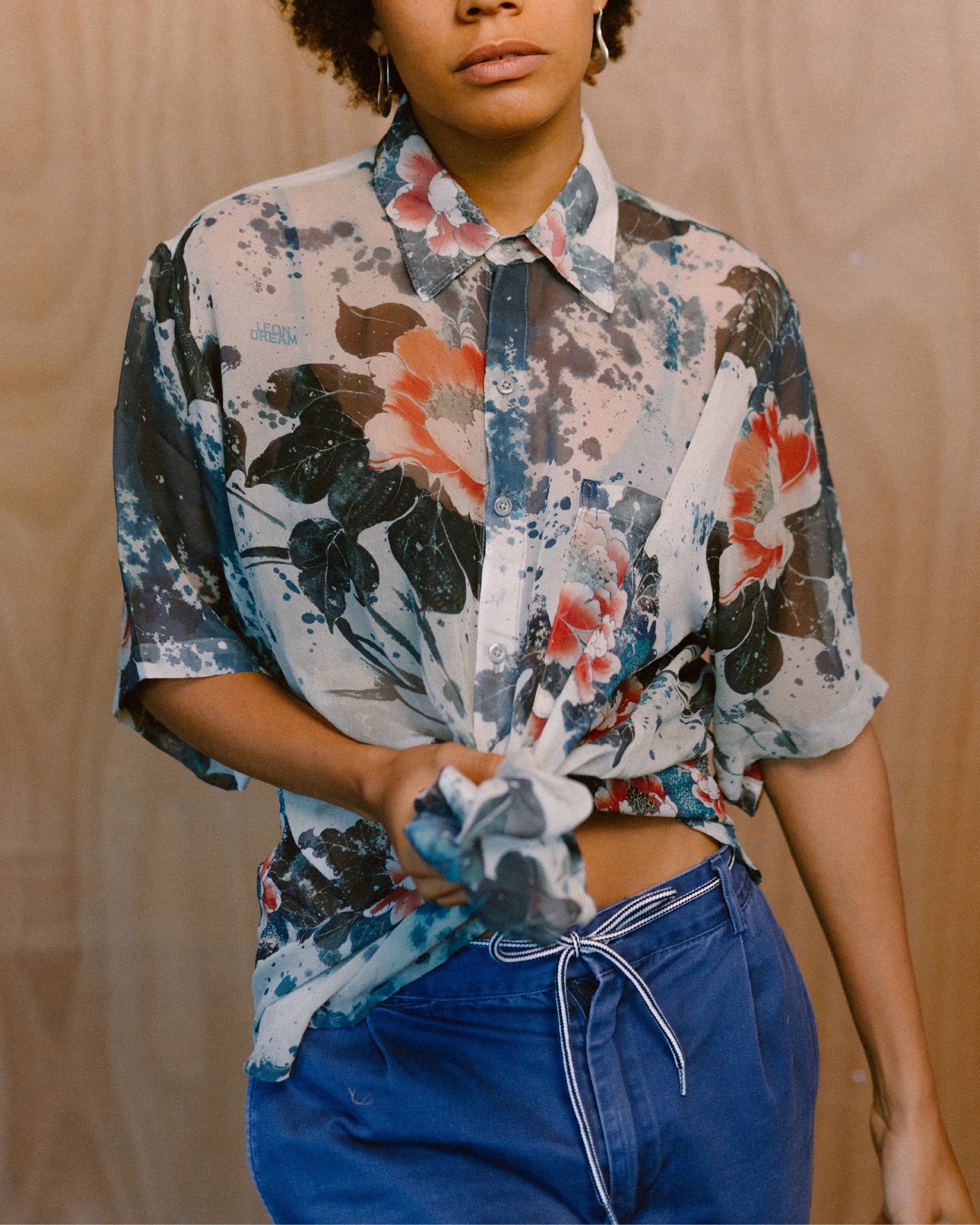 Woman wearing the Sensu Grace shirt by Leon Dream